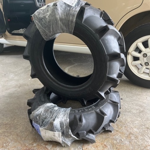 ⭐️お値下げしました！トラクター新品タイヤと新品チューブ2本セット  