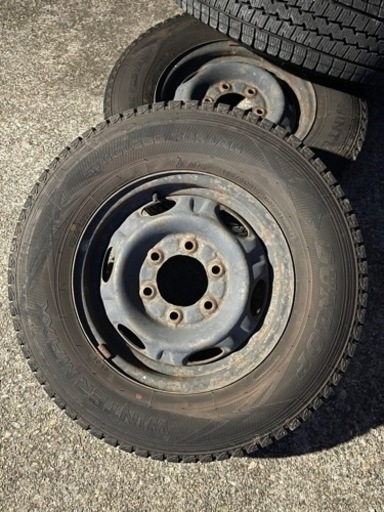 2021年製ダンロップ195/80R15 冬タイヤキャラバンバン用スタッドレス  