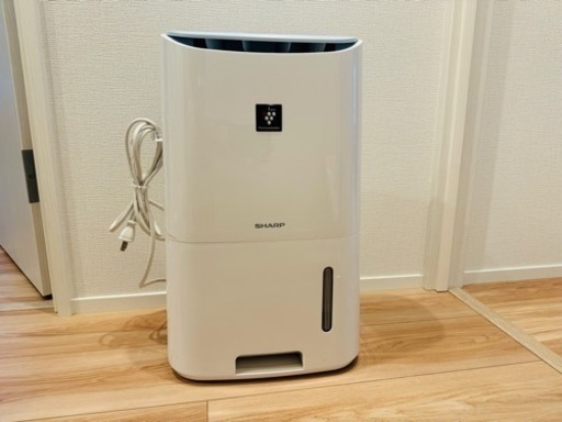 梅雨入り前、欲しい人には【お買い得】！シャープ 除湿機 衣類乾燥 プラズマクラスター 7L ホワイト CV-H71-W