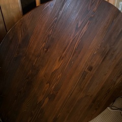 木目の丸テーブル