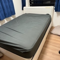 ダブルベッドフレームとマットレスセット