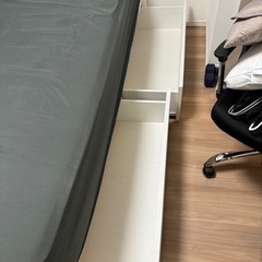 ダブルベッドフレームとマットレスセット