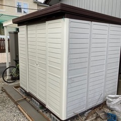 お話し中 【鍵付き】ヨド 物置 二段棚付 鍵あり 現役中古品