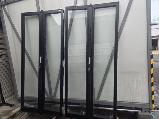 ４枚折りガラス扉（マンションのモデルルームから外したもの） 4枚折りガラス扉（マンションのモデルルームから外したもの）