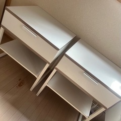 IKEA ベッドサイドテーブル　2点セット