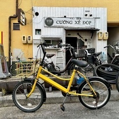 ミニベロ自転車　２０インチ　ライト　カゴ　付き　サドル　新品　黄...