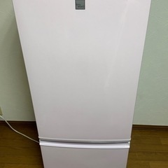 ピンク色の冷蔵庫SHARP 2枚扉で167ℓノンフロンひとり〜ふ...