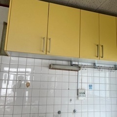 L字のキッチン(取り外されてません。ビルトインコンロ、上部収納、換気扇付き)  