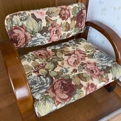 《6月いっぱいの掲載》ローチェア　花柄　家具 椅子 座椅子