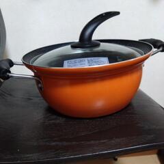 オレンジの可愛い大きな鍋