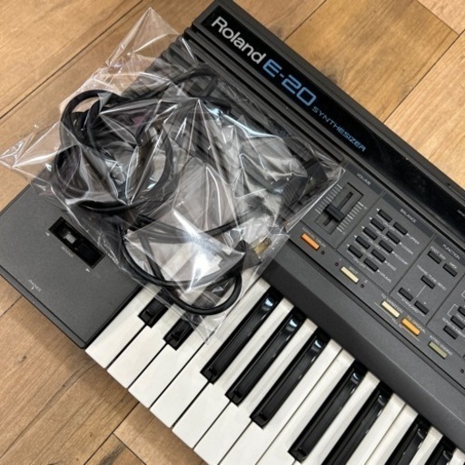 ☆オススメ☆ Roland E-20 キーボード　シンセサイザー　電子ピアノ