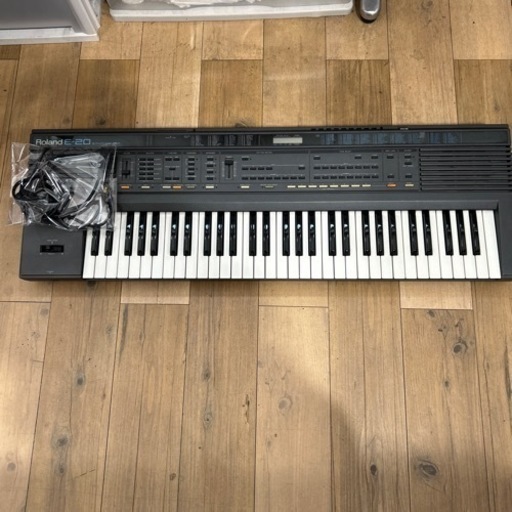 ☆オススメ☆ Roland E-20 キーボード　シンセサイザー　電子ピアノ