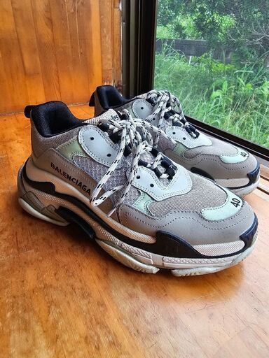 バレンシアガ トリプル S (Balenciaga Triple S)