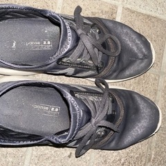 靴/バッグ 靴 スニーカー　ニューバランス　２３センチ