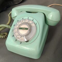 【OmNi ANTIQUEs】古い電話機です(^_^)
