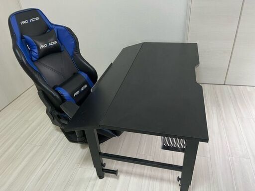【売ります】ゲーミングデスクとチェア
