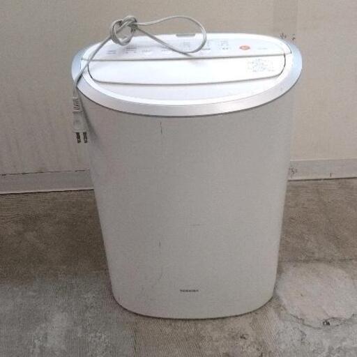 0610-194 除湿機　東芝　汚れあり