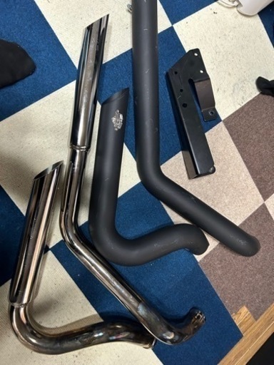 Vance\u0026Hines(バンスアンドハインズ) フルエキゾースト ショートショットスタッガード 2-2 ブラック マフラー スポーツスターファミリー(04-13) [SHORT SHOTS STAGGERED] 1800-0752 47219 ハーレーダビッドソン