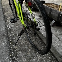 自転車 クロスバイク 700x28c 6変速 緑 配達可能