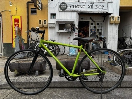 自転車 クロスバイク ７００ｘ２８ｃ　6変速　緑　配達可能