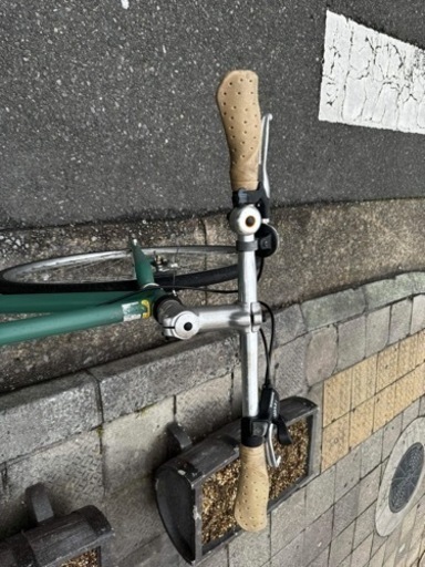 クロスバイク 700x28c 6変速 雨カバー 付き 緑 配達可能 自転車 