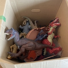 恐竜などのおもちゃ類