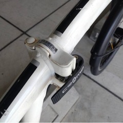 【完売御礼】【大人用】整備済 クロモ 超軽量 20型外装7段ギア  中古の折畳自転車 白色  <自転車のオオムラ 静岡店>