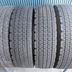 ブリヂストン　W900　225/80R17.5 123/122L　4本　7分溝2本と6分溝2本