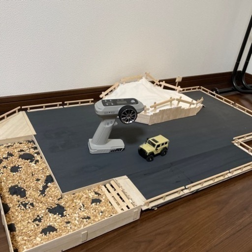 手のひらサイズラジコン新品未使用！自作コースセット！25,000円の品！お子さまと一緒にどうでしょうか！