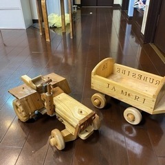 手作り木製のトラクター