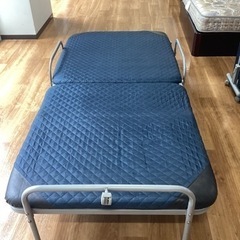 折りたたみベッド（リクライニング付き）【町田市再生家具】240703