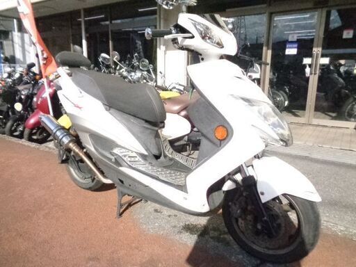 NO.5035　シグナス１２５ＸＳＲ　ＳＥ４４Ｊ後期モデル　４サイクル　ＦＩ車　カスタムマフラー付き　ホワイト　☆彡