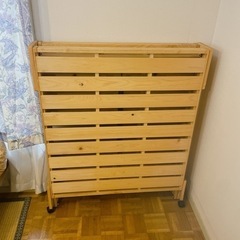 ①木製ベッド
