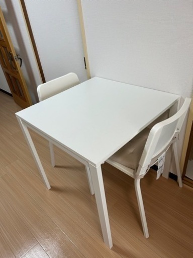 早い者勝ち 美品 白 テーブルと椅子2脚のセット