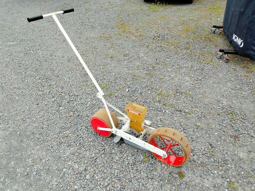【取りに来られる方限定】　種まき機　播種機　みのる産業　野菜播種機　PW-121