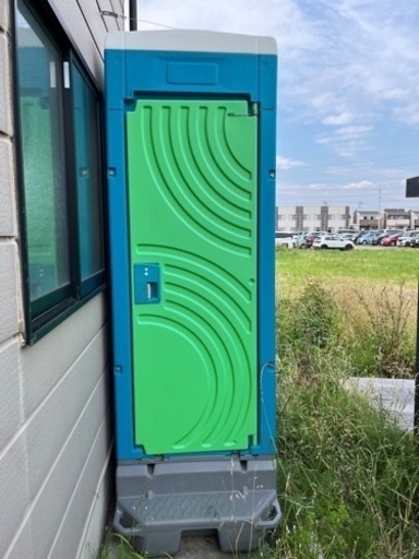 仮設トイレ\n