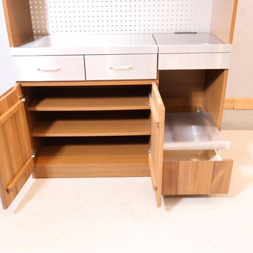 人気のunico(ウニコ)のSTRADA(ストラーダ)シリーズより3面キッチン  