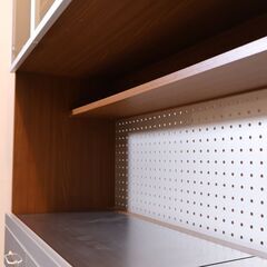 人気のunico(ウニコ)のSTRADA(ストラーダ)シリーズより3面キッチンボードです♪ヴィンテージスタイルのモダンなデザインはカッコいいブルックリンスタイルなどにおススメの食器棚です！！