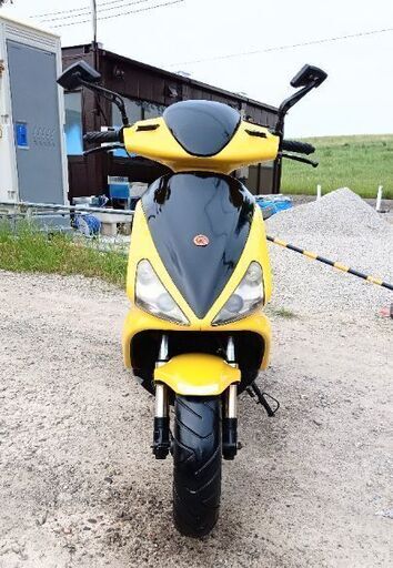 素晴らしいエンジン。  Adiva R125 イタリアンスポーツバイク。 バッテリーは新品です。 エンジンオイルは新品です。 フロントタイヤはほぼ新品です。 フロントディスクブレーキ付き。 リアディスクブレーキ付き。 サイドスタンド付き。  21887キロメートル。キャブレターのオーバーホールが完了しました。  ◆安い価格で安心して乗れる良いバイクを提供しています。