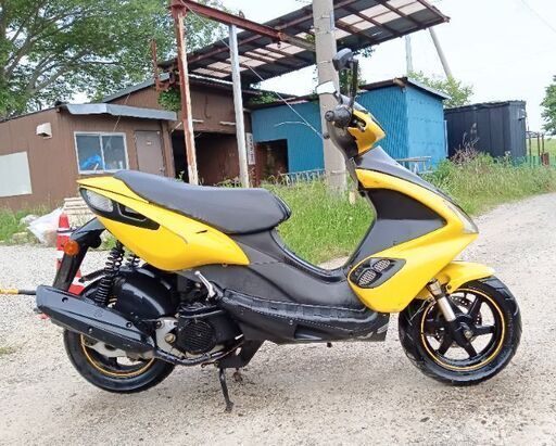 素晴らしいエンジン。  Adiva R125 イタリアンスポーツバイク。 バッテリーは新品です。 エンジンオイルは新品です。 フロントタイヤはほぼ新品です。 フロントディスクブレーキ付き。 リアディスクブレーキ付き。 サイドスタンド付き。  21887キロメートル。キャブレターのオーバーホールが完了しました。  ◆安い価格で安心して乗れる良いバイクを提供しています。 素晴らしいエンジン。 Adiva R125 イタリアンスポーツバイク