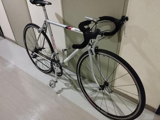 ブリジストン　ロードバイク　自転車　リアタイヤパンク