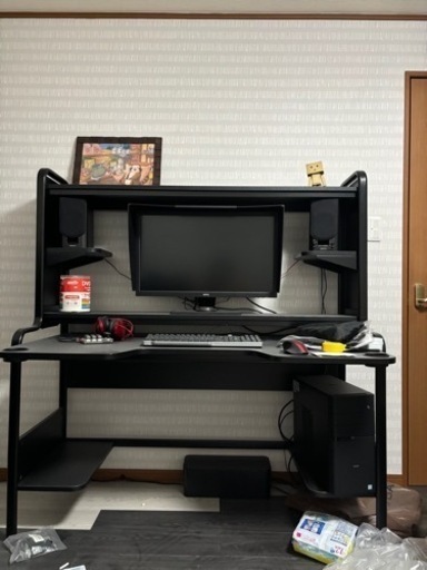 IKEAゲーミングデスクとチェア