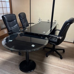 【ネット決済】立派な強化ガラストップ社長机と椅子3脚