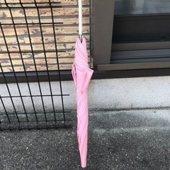 ピンク雨傘