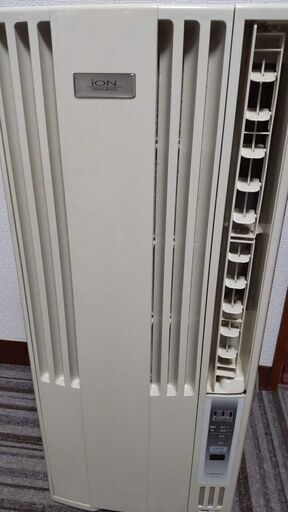 コロナ　窓用エアコン　枠付き　【中古、古いですが冷えます。】
