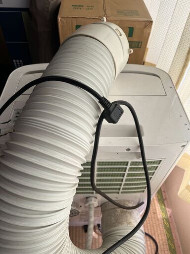 トヨトミ スポット冷暖エアコン 冷風 温風 除湿 工事不要 ホワイト TAD-22MW
