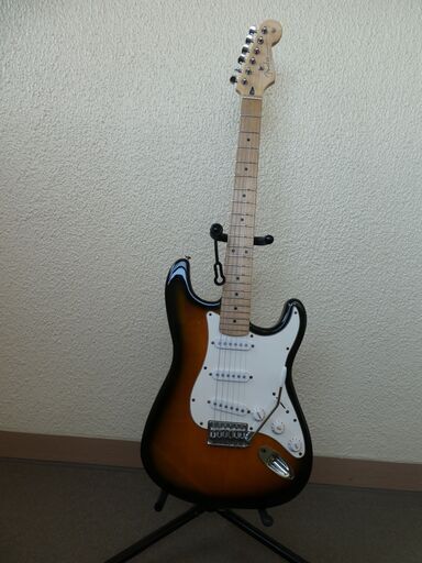 値下げ！「Fender」にデカール変更、メイプル指板のストラトタイプ おまけ付