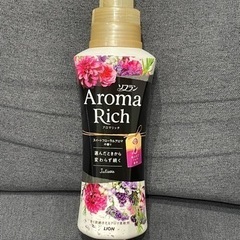 【柔軟剤】　ソフラン　スイートフローラルアロマの香り