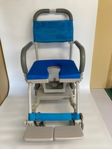 (ウチヱ)入浴用車椅子「くるくるチェアD」 U形シート(品番：KRU-174)