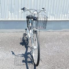 中古自転車多数販売中!　安い自転車は大丈夫？という方　是非ご来店ください!　シティサイクル  Marukin RAINY PREMER マルキン レイニープレミア 27インチ 長く乗るために耐久性が強化されたプレミアムモデル パンクしづらい耐摩耗タイヤ ホワイト 内装3段変速 オートライト ステンレス部品を多用 状態は全体的に良好と思います!　m19